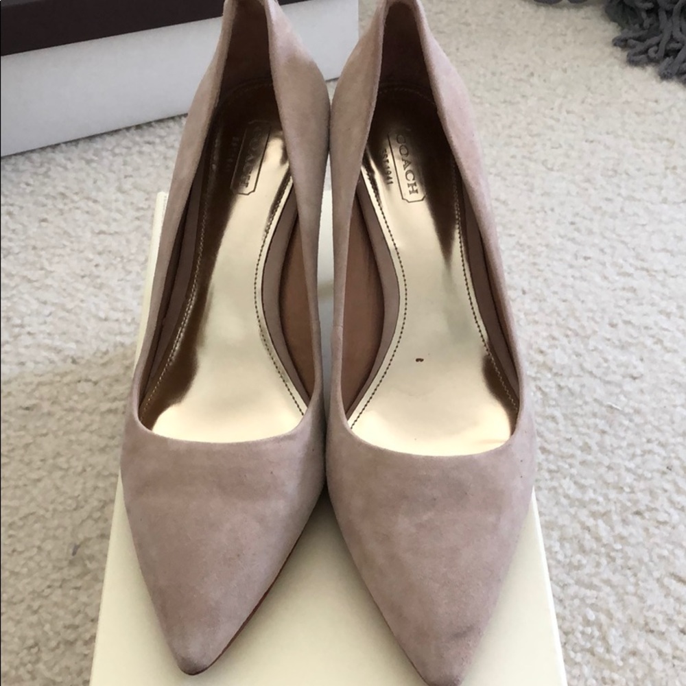 Coach Zoe Suede Pump 8.5 Wheat